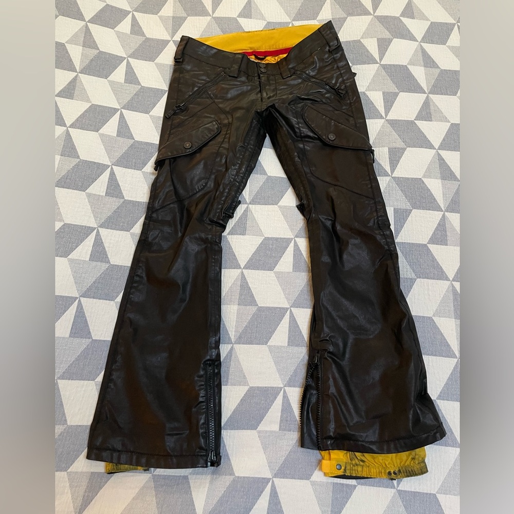 Burton women’s Snowboard Pants Small